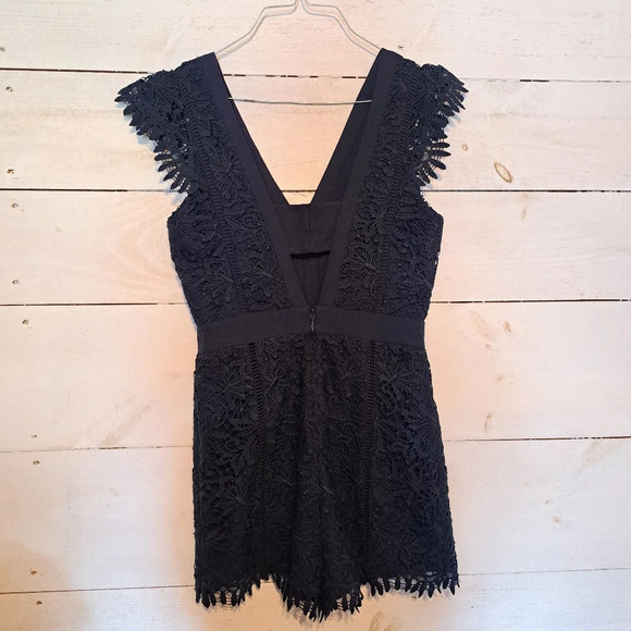 Adelyn Rae navy blue lace romper. Size Medium. Cut out back. - Picture 2 of 9